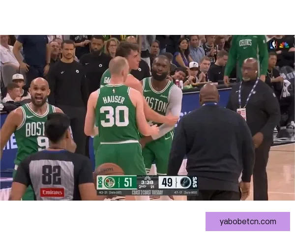 魔术主帅因不满裁判判罚连续吃两技犯被驱逐愤怒发声