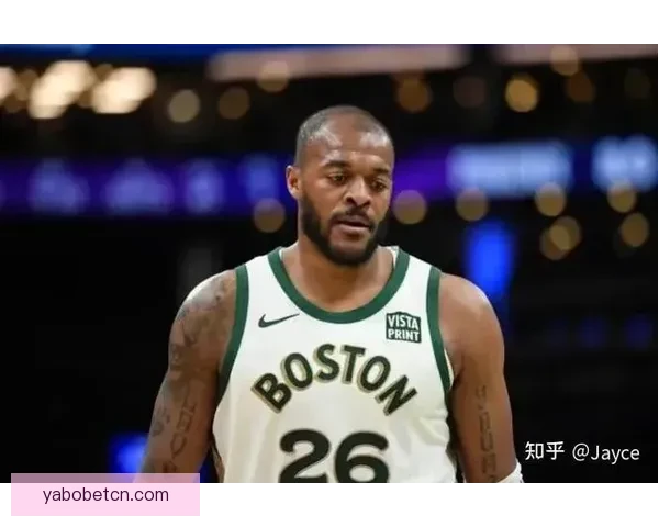 豪瑟里程碑成绿军队史第十位投中700三分球球员